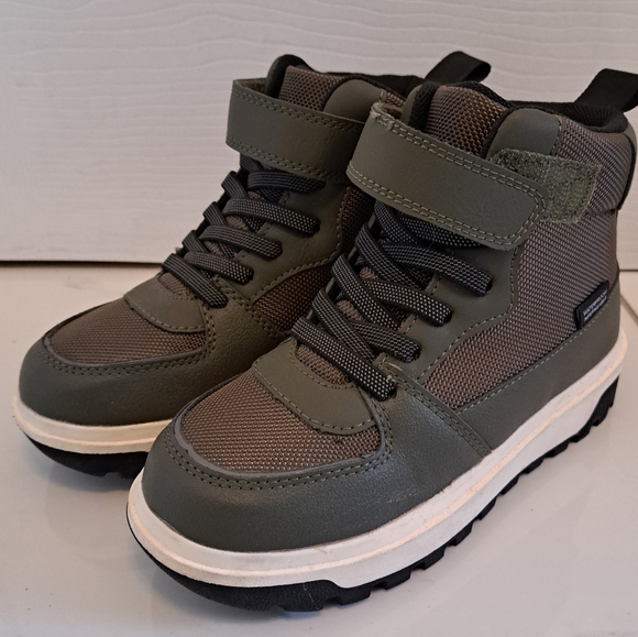 H&M Boys waterproof high tops - NWOT - size 12 - Picture 1 of 6